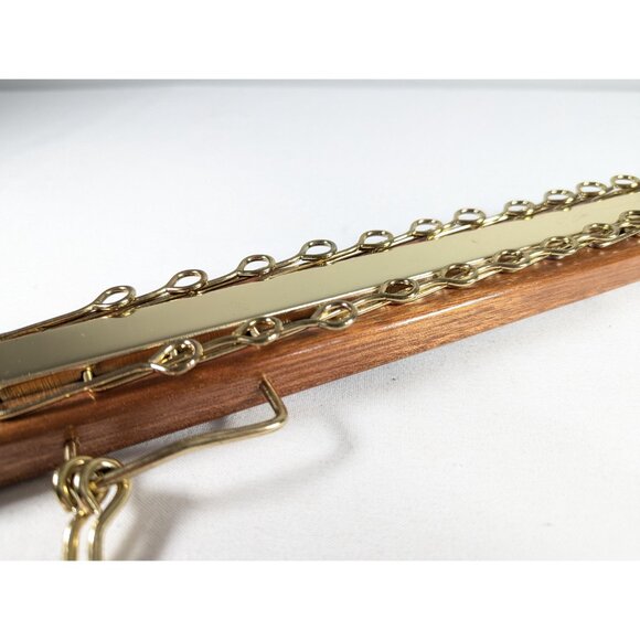 Vintage wood and brass tie rack made in Taiwan, 36 peg belt holder, wall hanging - Picture 3 of 9